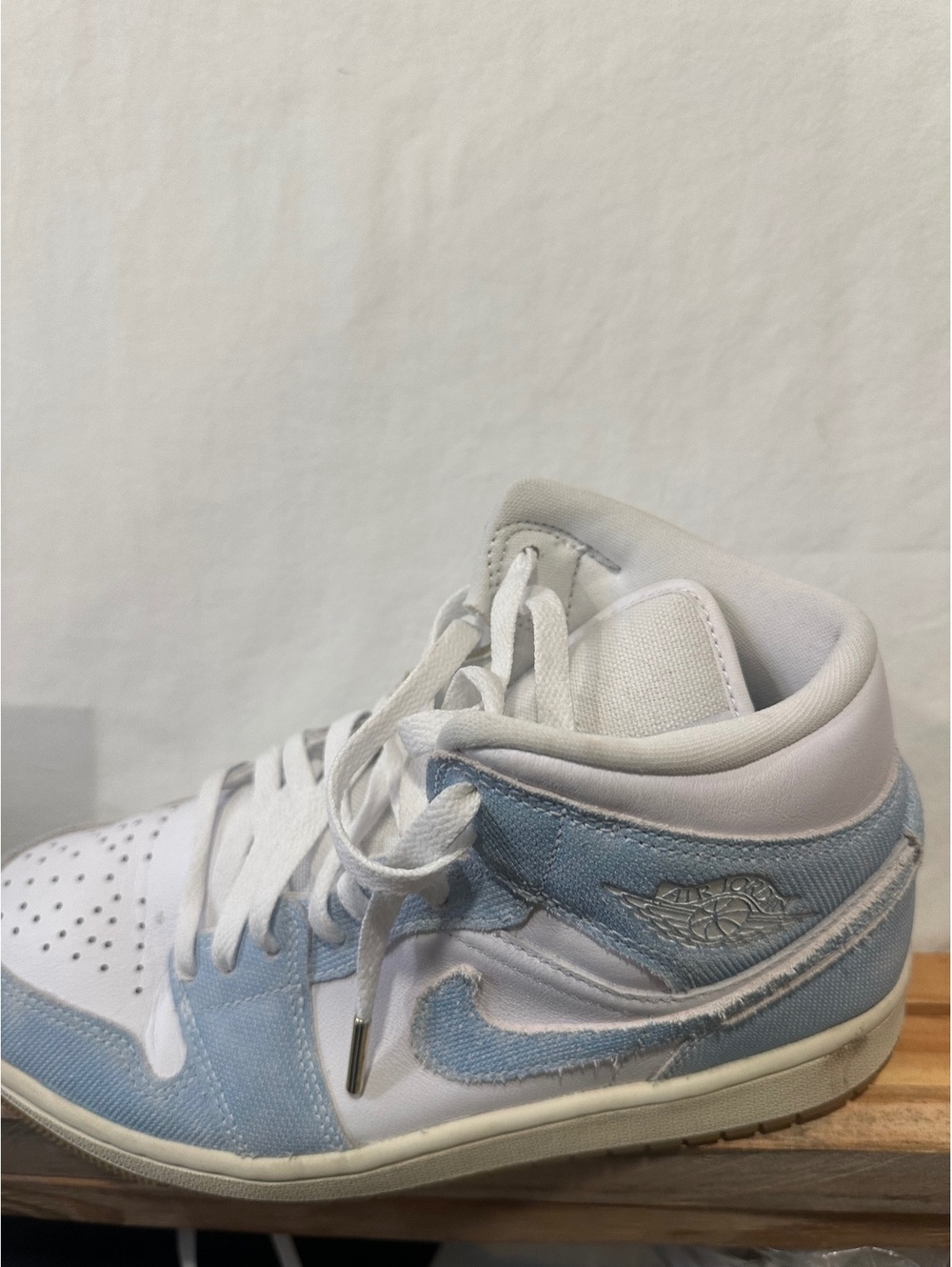 Nike Air Jordan 1 Mid SE Denim Worn Blue White Women’s Sz 7.5 HQ2005-100 - Picture 3 of 9